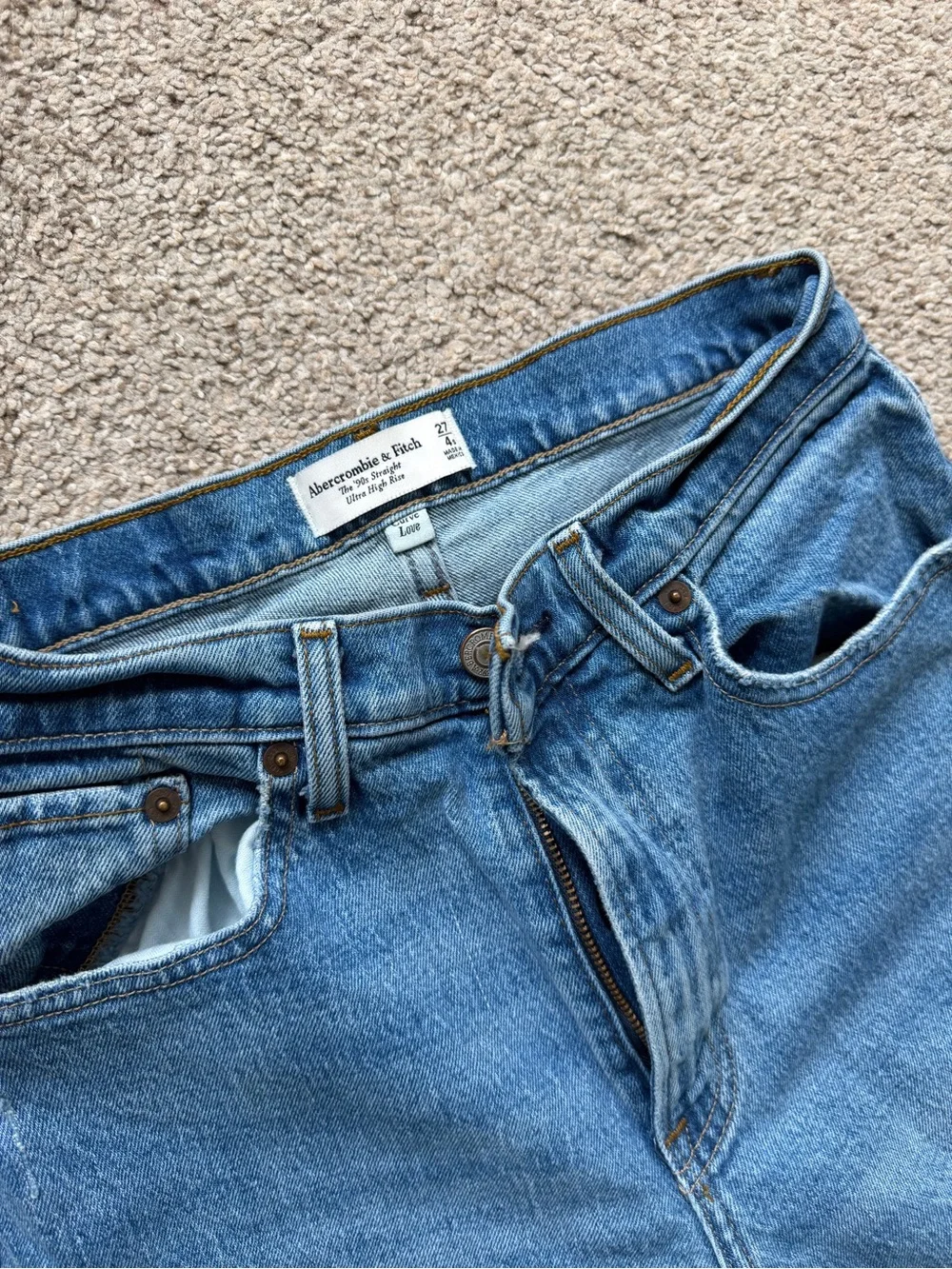 Abercrombie & Fitch 90s Straight Ultra High-Rise Curve Love Jeans